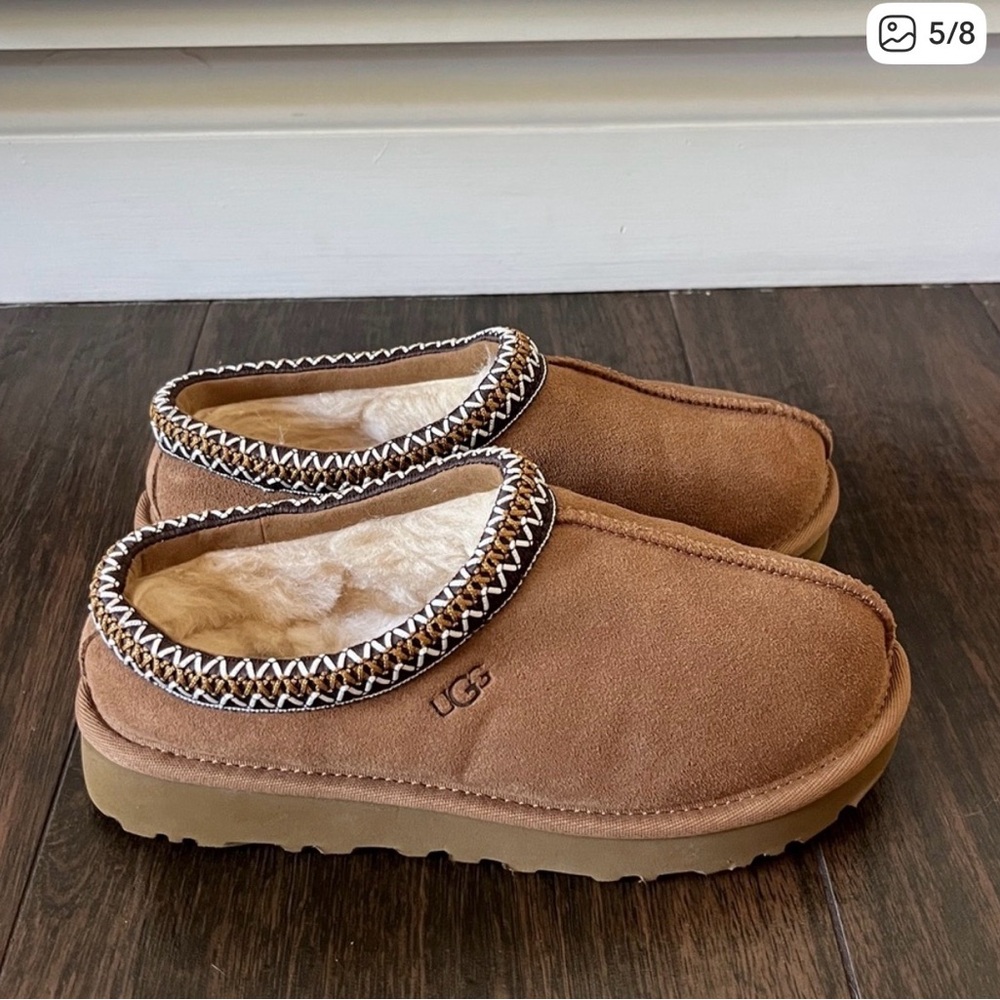 LIKE NEW -  UGG Tasman II (women’s 5)